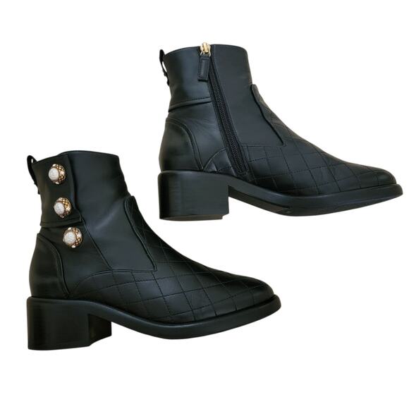 Chanel Leather Black Interlocking CC Logo Pearl 2017 Ankle Boots 6 36.5 G32970 - Picture 6 of 12